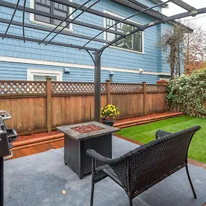 La Maison , Vancouver Canada